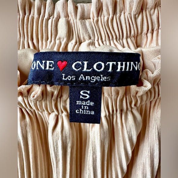 ONE CLOTHING OFF OR ON SHOULDER DRESS - PEACH COLOR- SIZE S - Picture 3 of 4